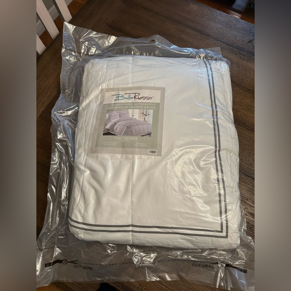 NEW Bella Russo Queen Full Down Alternative Comforter